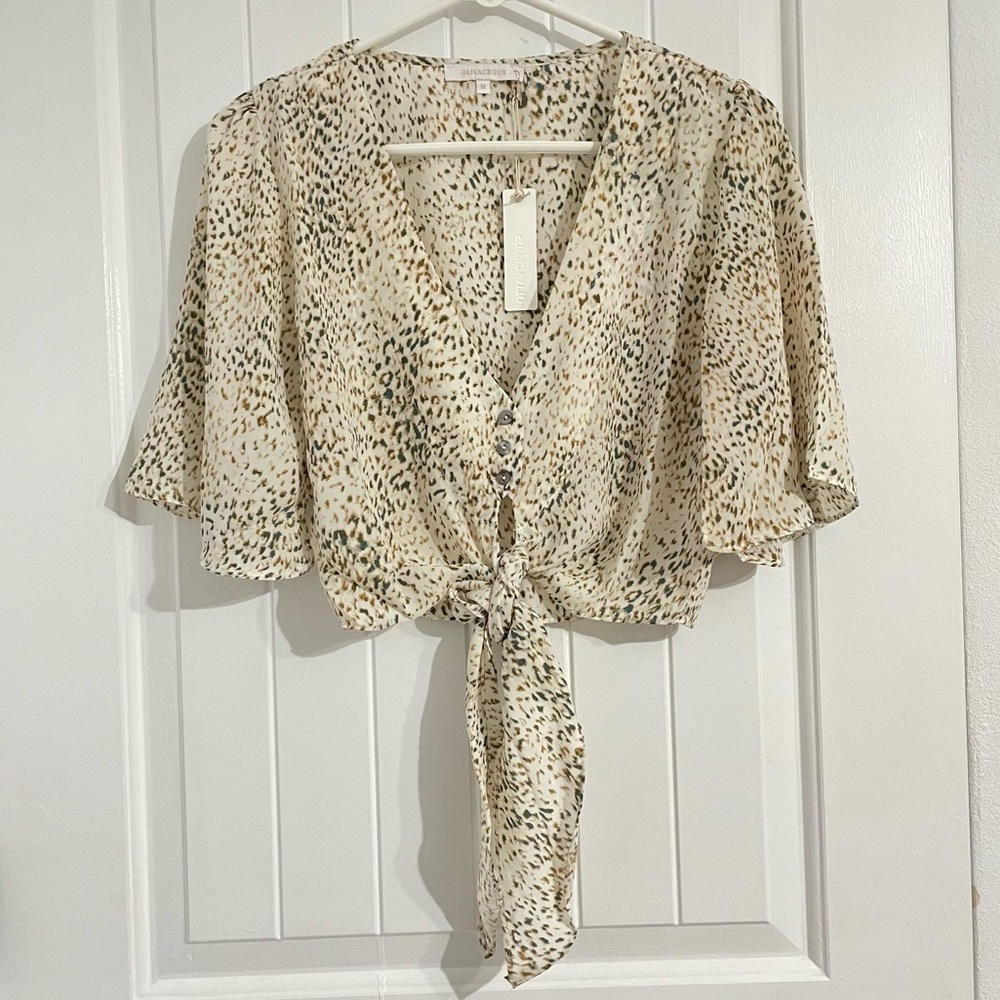 NWT Olivaceous Printed Tie-Front Cropped Blouse - Picture 2 of 8